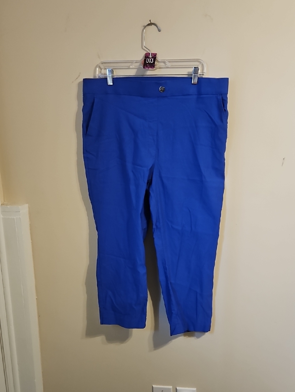 Rafaella Blue Pull on Capri Dress Pants. In EUC